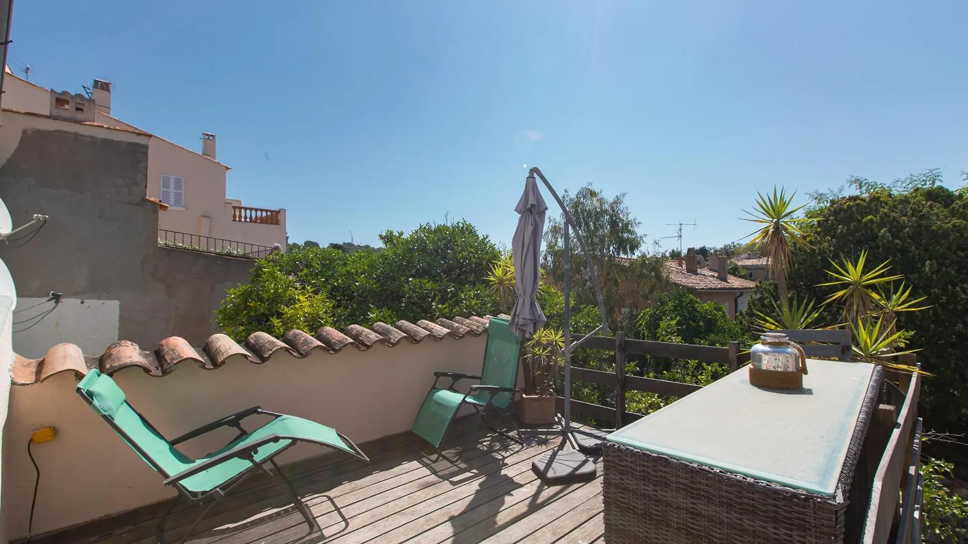 Steps From The Port! Chic 2-Bed In The Heart Of Saint-Tropez Villa Semesterbostad